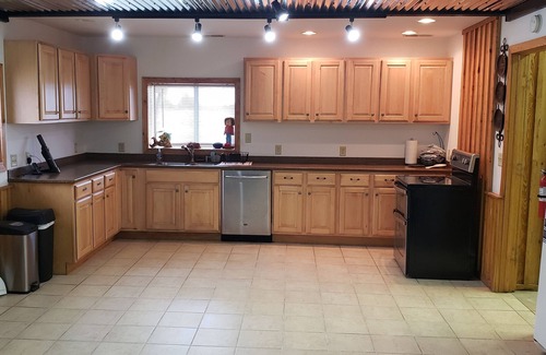Marinette House | NFL Draft. 50 minutes to Lambeau field. 4 story house. Private location. Unique.