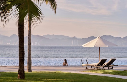 Nha Trang Resort | Nha Trang Marriott Resort & Spa, Hon Tre Island