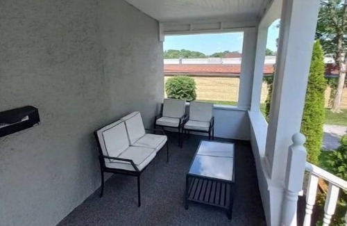 Silvertown Apartment | Niagara Falls Dream Family Retreat 3 BD 2 BA apartment