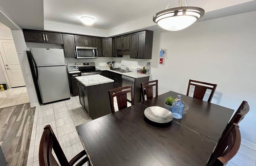 Thorold House | Niagara Getaway n4bdrm, 4bths. 18 min to Falls.n'Isla Paraiso Verde'