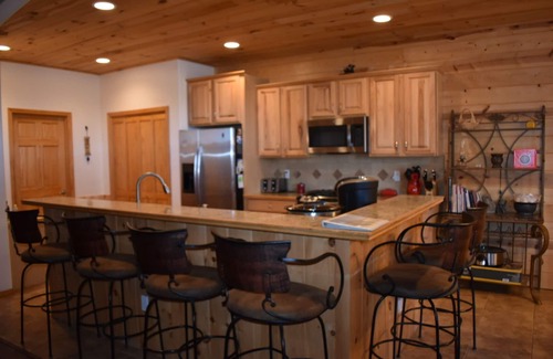 Pagosa Springs Cabin | NICE! 2250 SF VIEWS & LOCATION GAS FRPLCE PAC MAN HOTTUB CORNHOLE HORSESHOES