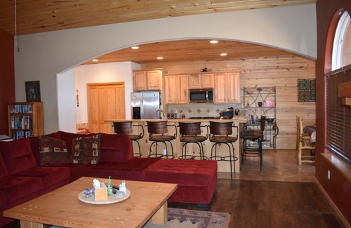 Pagosa Springs Cabin | NICE! 2250 SF VIEWS & LOCATION GAS FRPLCE PAC MAN HOTTUB CORNHOLE HORSESHOES