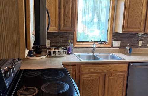 Lincoln House | Nice 3-bedroom house located in beautiful neighborhood