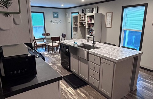 Livingston House | Nice 3-bedroom house with AC in Livingston. Come enjoy the relaxing cabin 301