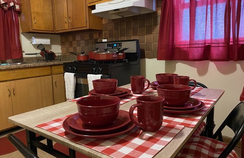 Milwaukee Apartment | Nice 3 bedrooms with Free wine , parking and Wi-Fi