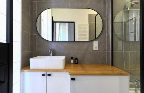 Quartier Sainte-Marguerite Apartment | Nice 43m with balcony in the heart of Paris