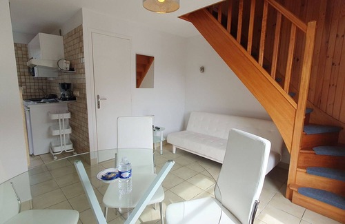 Saint-Jouan-des-Guerets Apartment | Nice apartment for 4 people with pool, WIFI, TV and terrace