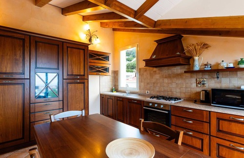 Borghetto Santo Spirito Villa | Nice apartment in villa for 5 people with pool, WIFI, A/C, balcony and pets allowed