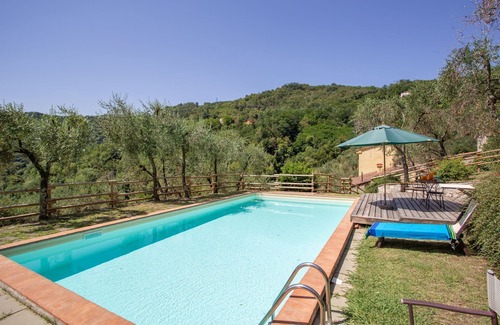 Lucca Villa | Nice apartment in villa with WIFI, pool, TV, patio, pets allowed and panoramic view, close to Lu.