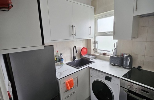 Carshalton Central Apartment | Nice and Cosy Studio Flat