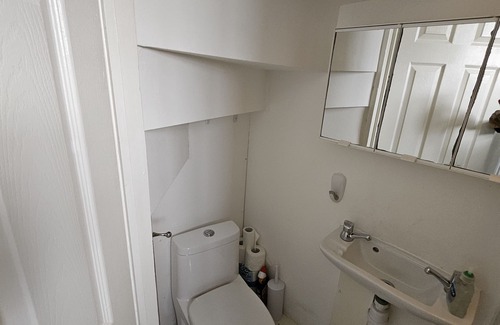 Carshalton Central Apartment | Nice and Cosy Studio Flat