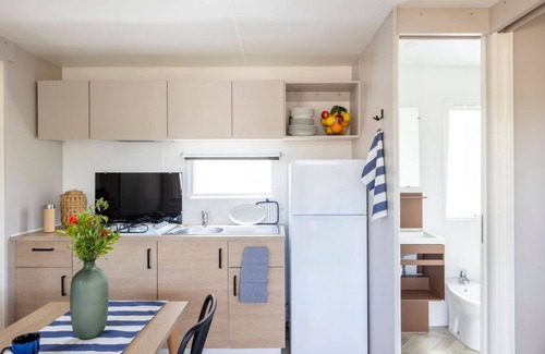 Marina di Montalto House | Nice and welcoming mobile home located near the beach with air conditioning of approximately 24 m2 composed of a living room, kitchenette with gas stove, fridge with freezer, pots and pans.A bedroom with a double bed and another bedroom with two single b