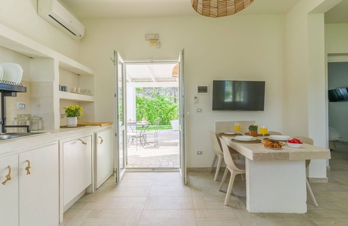 San Vito dei Normanni Villa | Nice apartment in villa for 5 people with WIFI, pool, A/C, TV and veranda, close to Ostuni