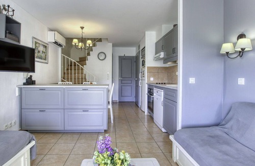 Six-Fours-les-Plages Apartment | Nice apartment for 6 people with pool, WIFI, A/C, TV, terrace and pets allowed