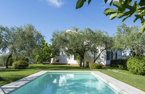 Monade Santa Lucia Villa | Nice apartment in villa with WIFI, pool, TV, patio, pets allowed, panoramic view and parking