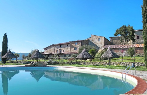 Santo Villa | Nice apartment in villa for 4 guests with pool, A/C, patio, pets allowed and panoramic view