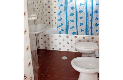 Santa Reparata Apartment | Nice apartment for 6 people with pool, TV, balcony, pets allowed and parking