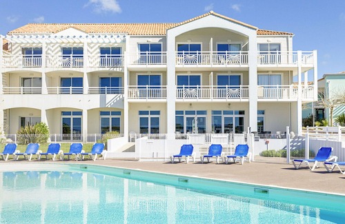 Chateau-d'Olonne Apartment | Nice apartment for 4 people with pool, WIFI, TV, terrace, pets allowed and parking
