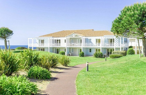 Chateau-d'Olonne Apartment | Nice apartment for 4 people with pool, WIFI, TV, terrace, pets allowed and parking