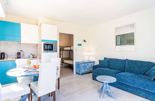 Cote d'Azur- French Riviera Apartment | Nice apartment for 4 guests with WIFI, pool, TV and balcony