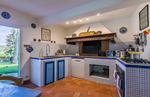 Torsoli Villa | Nice apartment in villa for 20 people with WIFI, private pool, TV, terrace, pets allowed and par.