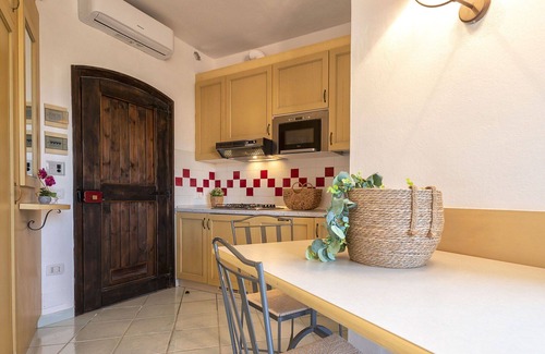 Canneddi Apartment | Nice apartment for 4 people with WIFI, A/C, pool, TV, terrace and pets allowed