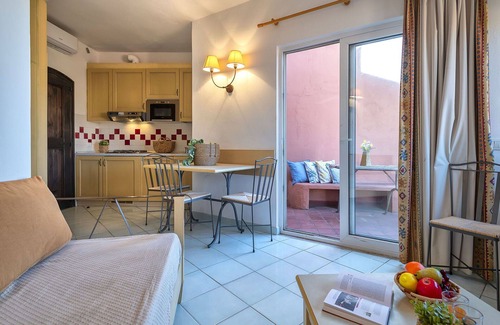 Canneddi Apartment | Nice apartment for 4 people with WIFI, A/C, pool, TV, terrace and pets allowed