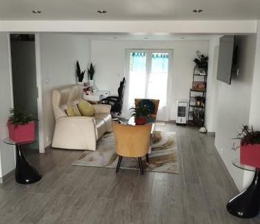 Ferrieres Apartment | Nice apartment 1 hour from Paris and 45 minutes from Orléans