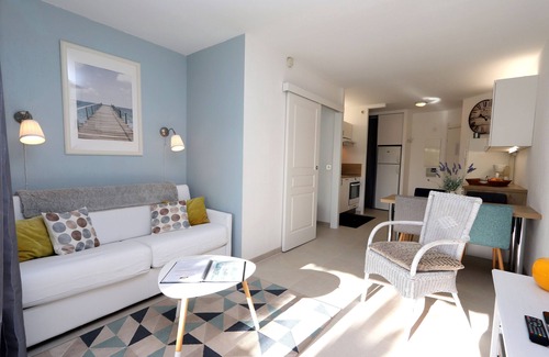 Saint-Raphael Apartment | Nice apartment 3 * by the sea, air conditioning, Wifi, swimming pool, parking