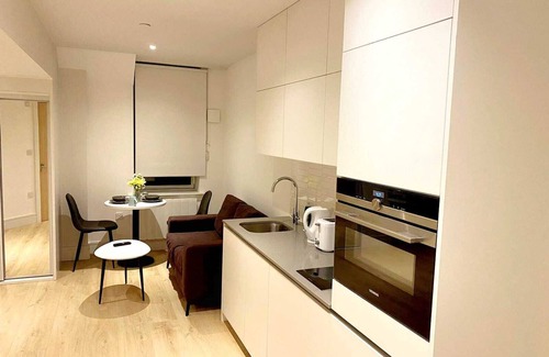 Loxford House | NICE APARTMENT CLOSE TO ILFORD STATION Free Wi-Fi & Netflix