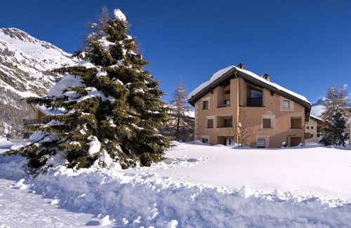 Sils-Maria Apartment | Nice apartment for 6 guests with WIFI, TV, balcony and pets allowed