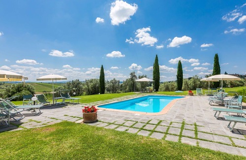 Cerreto Guidi Apartment | Nice apartment for 2 guests with A/C, WIFI, pool, TV, pets allowed and parking