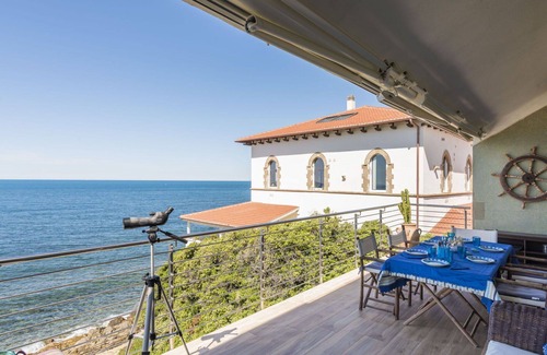 Civitavecchia Apartment | Nice apartment for 7 guests with WIFI, TV, terrace and pets allowed