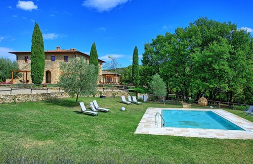 Simignano Apartment | Nice apartment for 3 guests with WIFI, pool, TV and pets allowed