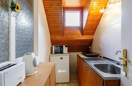 Szantod Apartment | Nice apartment for 4 people with WIFI, A/C, TV, terrace and parking