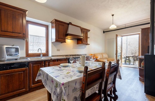 Fenis Apartment | Nice apartment for 4 guests with WIFI, pool, TV, terrace and pets allowed