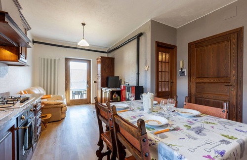Fenis Apartment | Nice apartment for 4 guests with WIFI, pool, TV, terrace and pets allowed