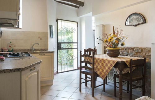 San Gimignano Apartment | Nice apartment for 4 people with WIFI, A/C, pool, pets allowed and panoramic view