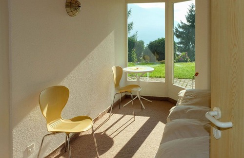 Spiez Apartment | Nice apartment for 12 guests with WIFI, TV, balcony and pets allowed