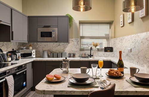 Rhyd-y-clafdy Apartment | Nice apartment for 15 people with WIFI, hot tub, terrace and pets allowed
