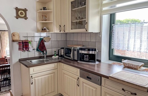 Gingst Apartment | Nice apartment for 2 guests with WIFI, TV, patio and parking