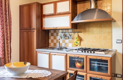 La Morra Apartment | Nice apartment for 2 people with WIFI, pool, TV, patio, pets allowed and parking