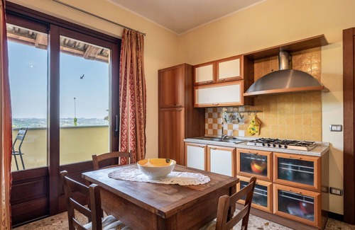La Morra Apartment | Nice apartment for 2 people with WIFI, pool, TV, patio, pets allowed and parking