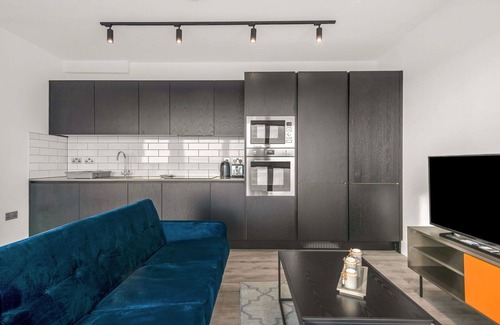 East Acton Apartment | Nice apartment for 2 people with WIFI, TV and balcony