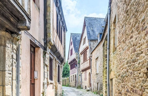 Auray Apartment | Nice apartment for 2 people with WIFI, TV, balcony and pets allowed