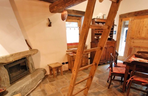 Arvier Apartment | Nice apartment for 2 people with TV, patio and parking