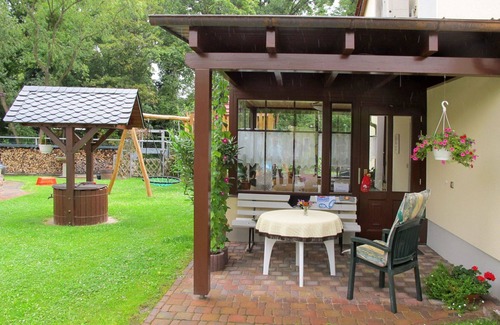 Eilenburg Apartment | Nice apartment for 3 guests with WIFI, TV, patio and pets allowed