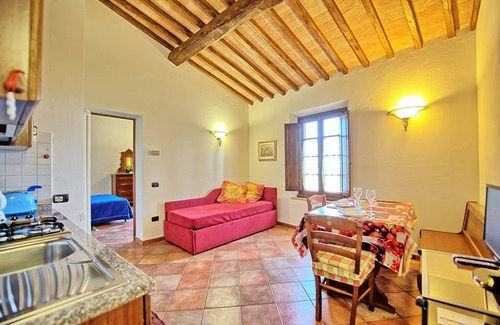 Certaldo Apartment | Nice apartment for 3 people with A/C, WIFI, TV and panoramic view, close to San Gimignano