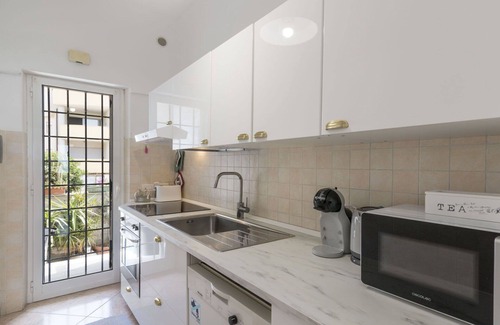 Torvaianica Apartment | Nice apartment for 3 people with A/C, TV, terrace and parking