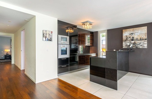 Montreux City Centre Apartment | Nice apartment for 4 guests with pool, hot tub, WIFI, TV, balcony and panoramic view